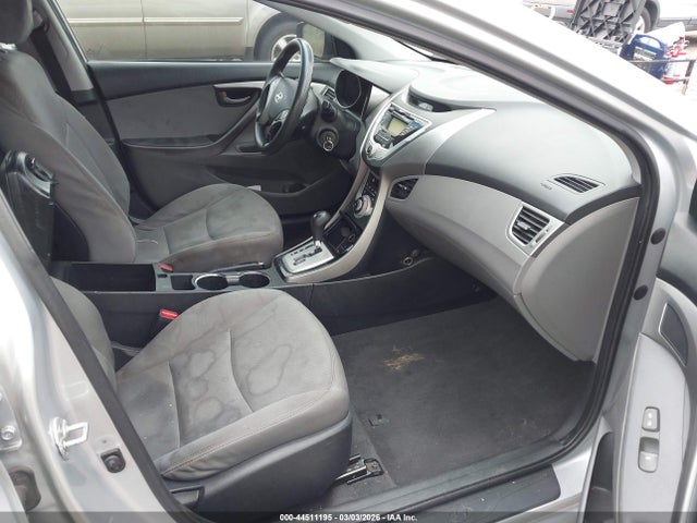 HYUNDAI ELANTRA GLS - 5