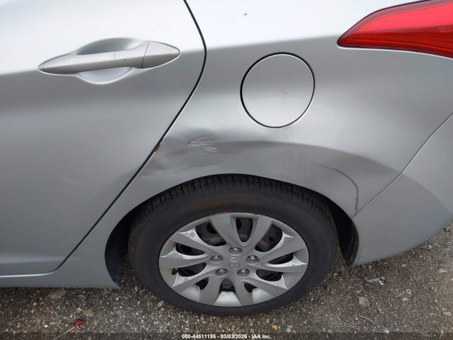 HYUNDAI ELANTRA GLS - 6