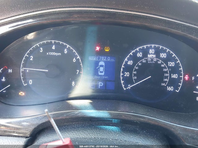 HYUNDAI GENESIS 3.8 - 7