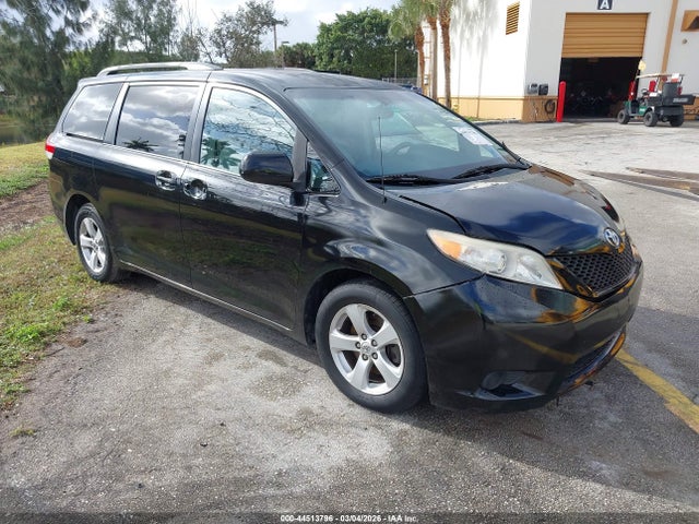 2012 TOYOTA SIENNA LE V6 8 PASSENGER