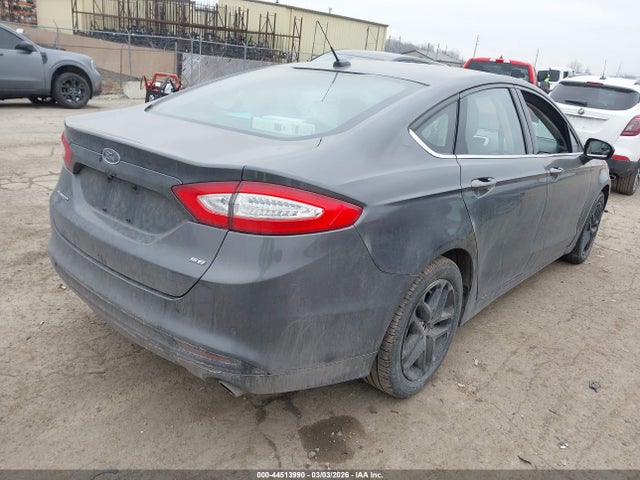FORD FUSION SE - 4