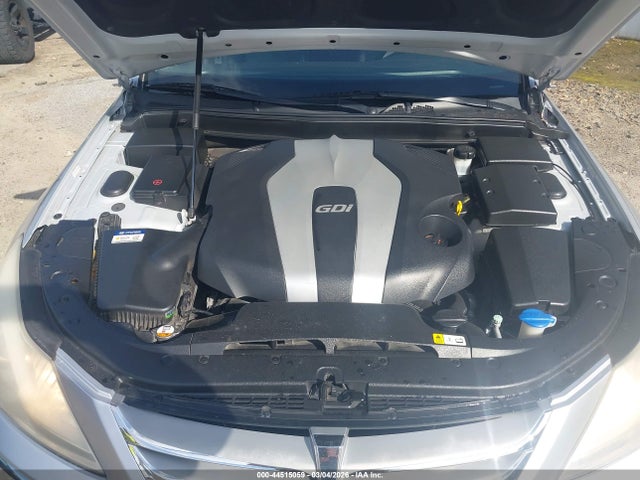 HYUNDAI GENESIS 3.8 - 10