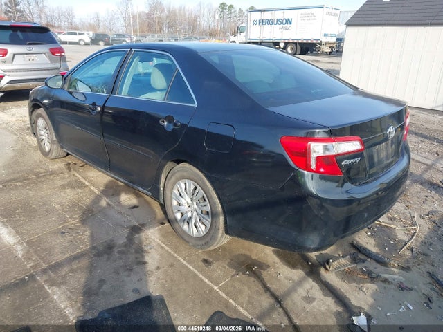 2014 Toyota CAMRY LE photo 3