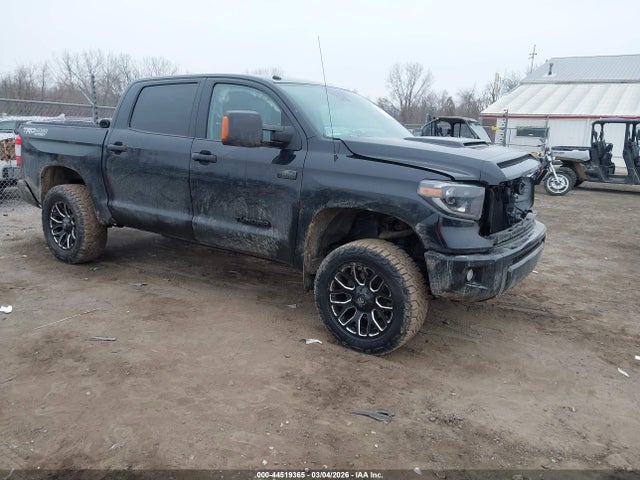 TOYOTA TUNDRA - 1