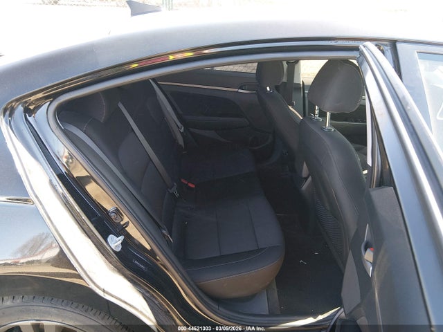 HYUNDAI ELANTRA VALUE EDITION - 8