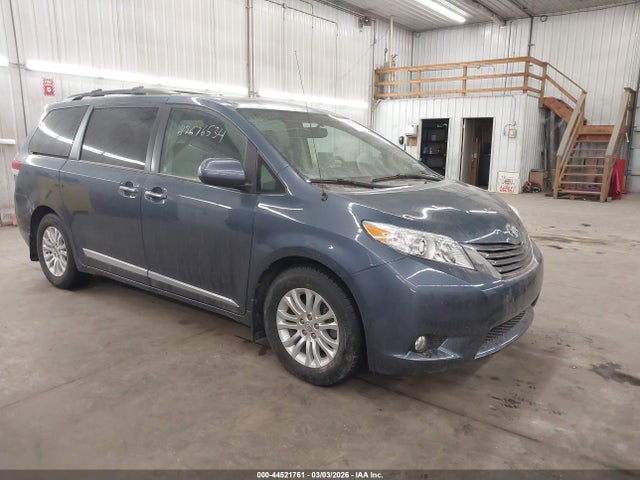 2014 TOYOTA SIENNA XLE V6 8 PASSENGER