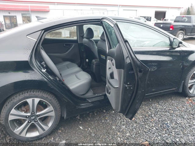 HYUNDAI ELANTRA - 8