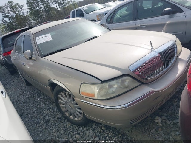 2005 LINCOLN TOWN CAR SIGNATURE