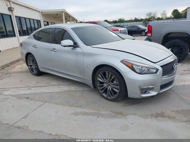 2017 INFINITI Q70 3.7