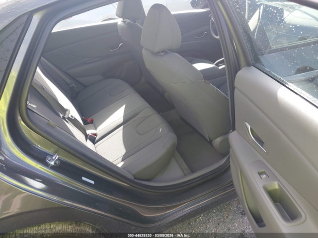 HYUNDAI ELANTRA SE - 8