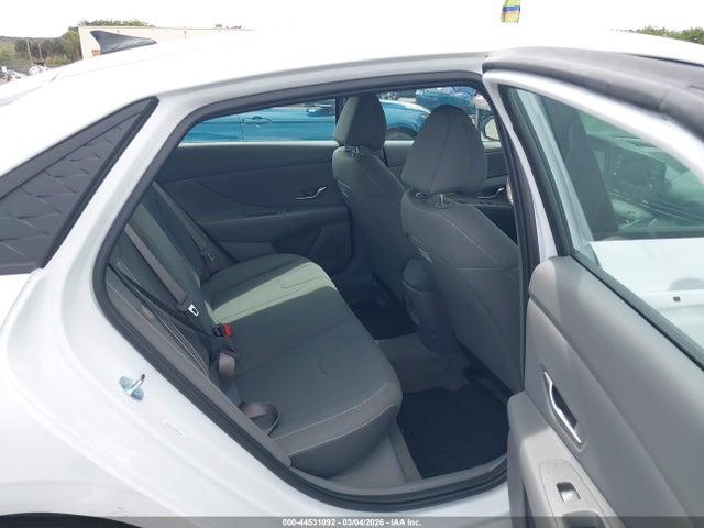 HYUNDAI ELANTRA SEL SPORT - 8