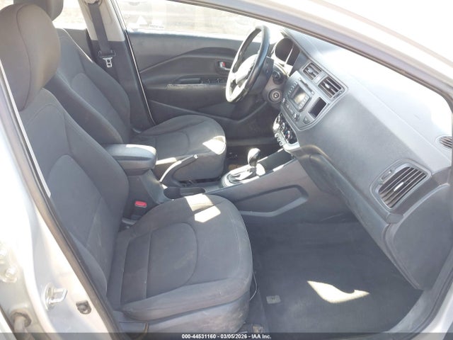 KIA RIO EX - 5