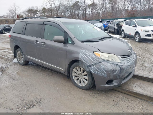 2015 TOYOTA SIENNA XLE 7 PASSENGER
