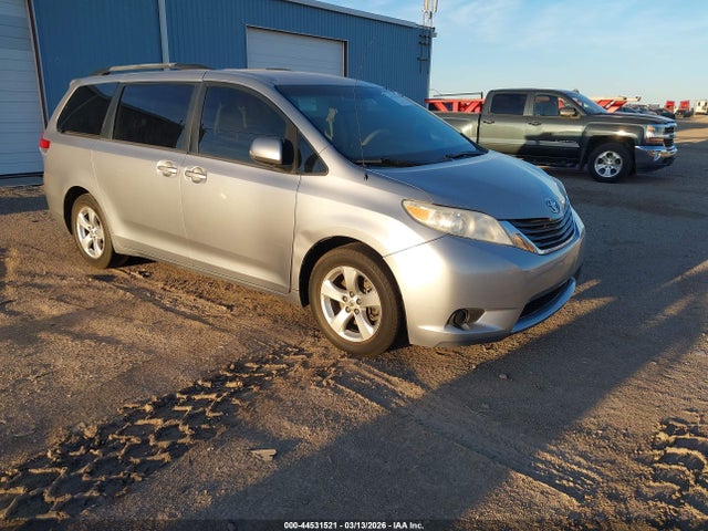 2013 TOYOTA SIENNA LE V6 8 PASSENGER