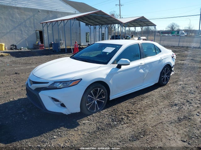 2020 Toyota CAMRY SE photo 2