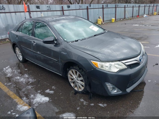 TOYOTA CAMRY - 1