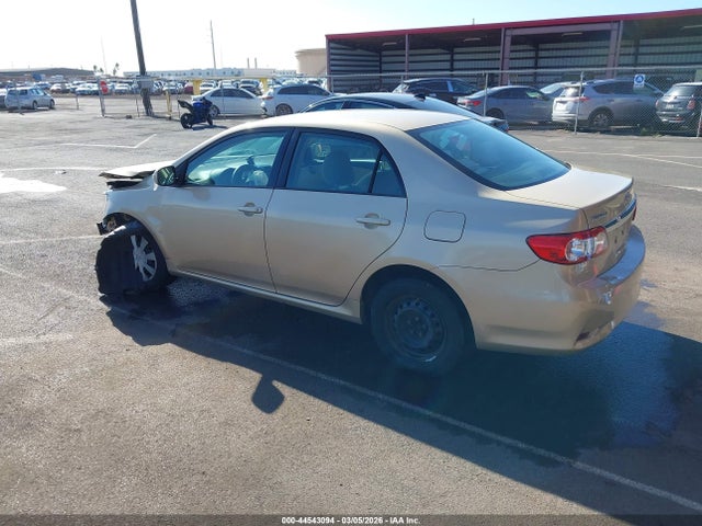 2011 Toyota COROLLA LE photo 3