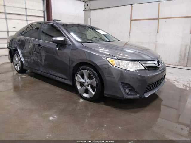 TOYOTA CAMRY - 1