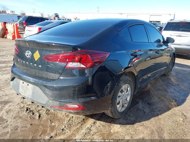 HYUNDAI ELANTRA SE - 4