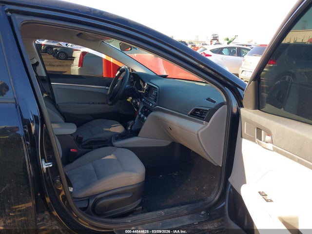 HYUNDAI ELANTRA SE - 5