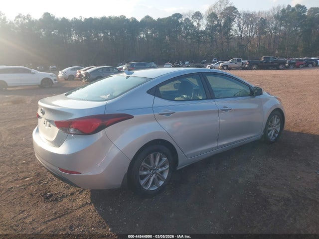 HYUNDAI ELANTRA SE - 4