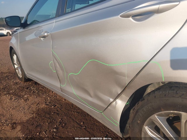 HYUNDAI ELANTRA SE - 6