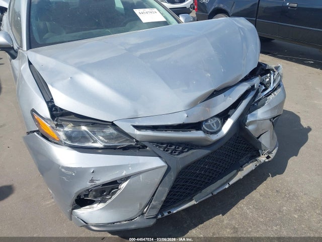 2018 Toyota CAMRY SE photo 6