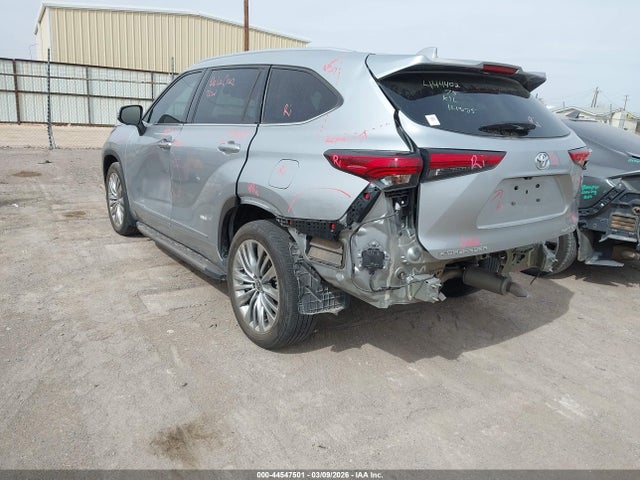 2023 TOYOTA HIGHLANDER PLATINUM 3
