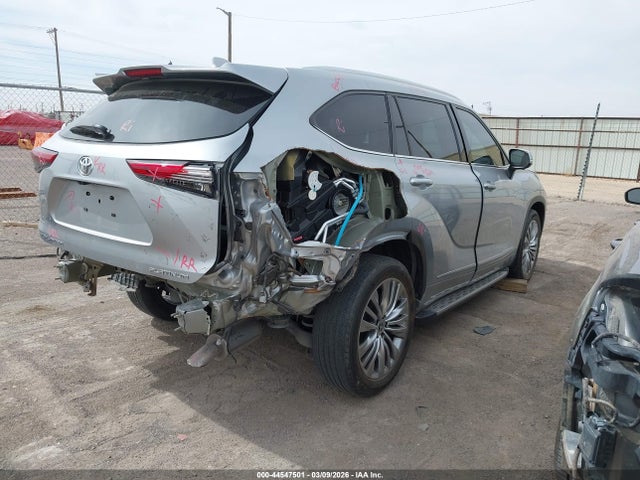 2023 TOYOTA HIGHLANDER PLATINUM 4