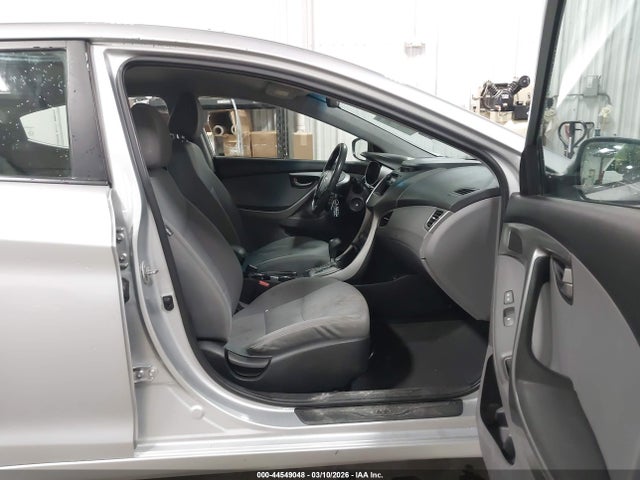 HYUNDAI ELANTRA GLS - 5