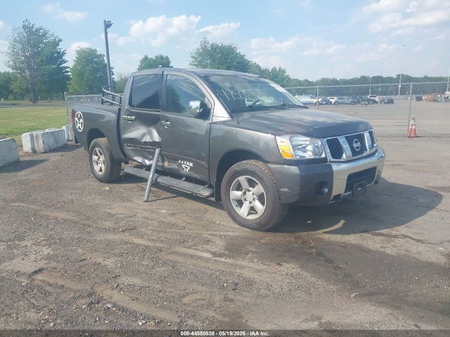 2004 NISSAN TITAN SE