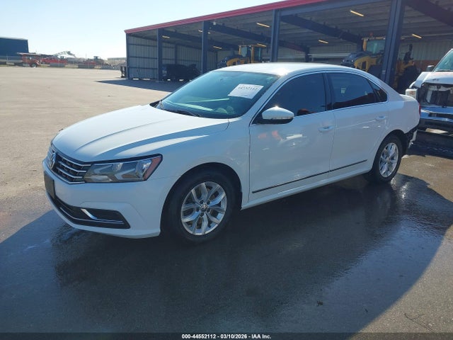 2016 Volkswagen PASSAT 1.8T S — фото 2