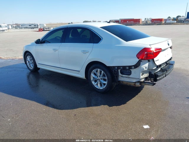 2016 Volkswagen PASSAT 1.8T S — фото 3