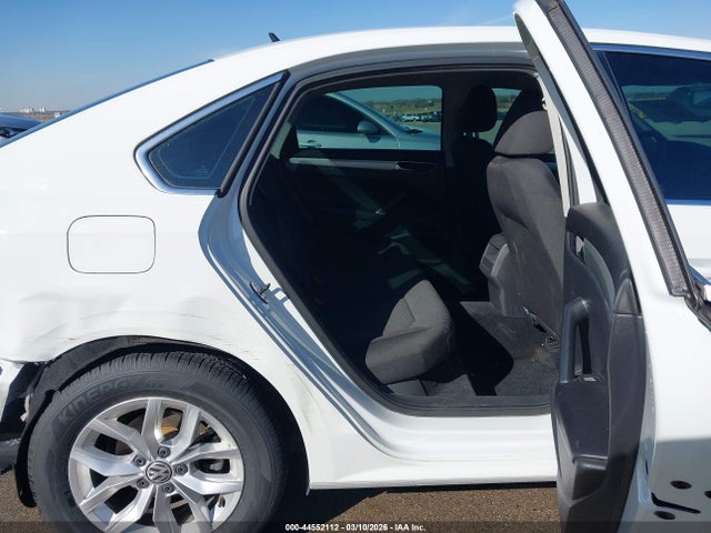 2016 Volkswagen PASSAT 1.8T S — фото 8