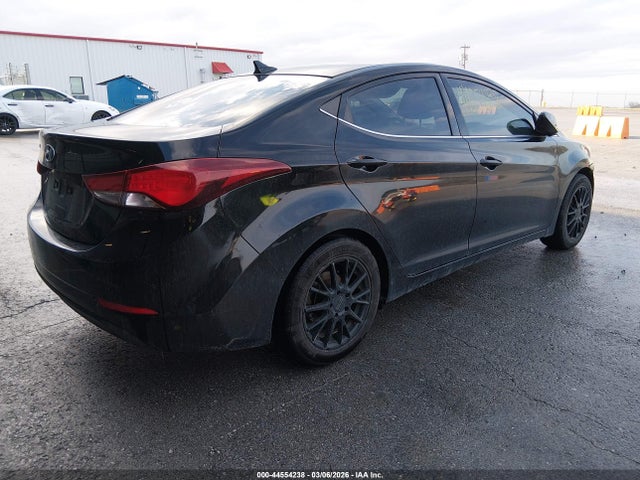 HYUNDAI ELANTRA SE - 4