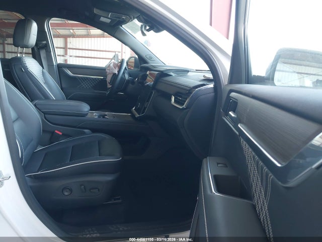 2025 GMC ACADIA AWD DENALI 5
