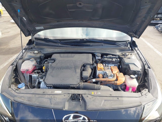 HYUNDAI ELANTRA HYBRID LIMITED - 10