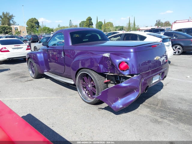 CHEVROLET SSR - 3