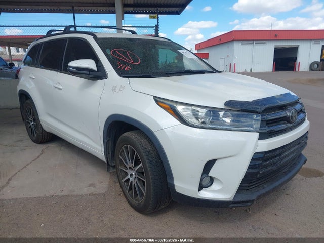 2018 TOYOTA HIGHLANDE SE