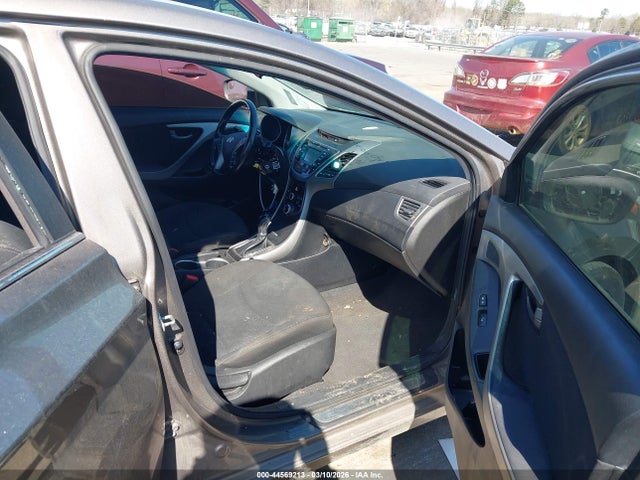 HYUNDAI ELANTRA SE - 5