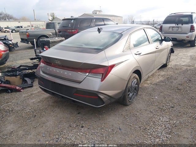 HYUNDAI ELANTRA SEL - 4