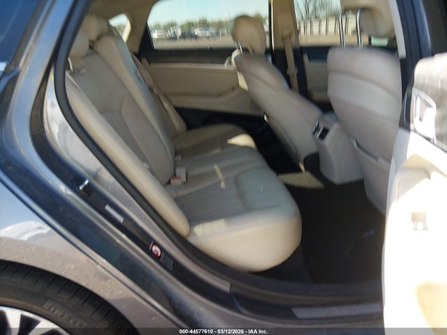 HYUNDAI GENESIS 3.8 - 8