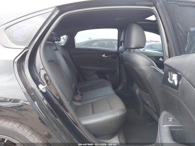 KIA FORTE GT-LINE - 8