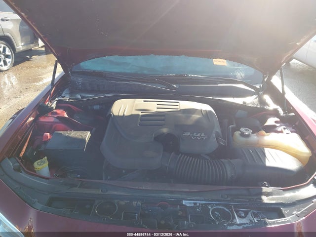 2018 CHRYSLER 300 LIMITED 10