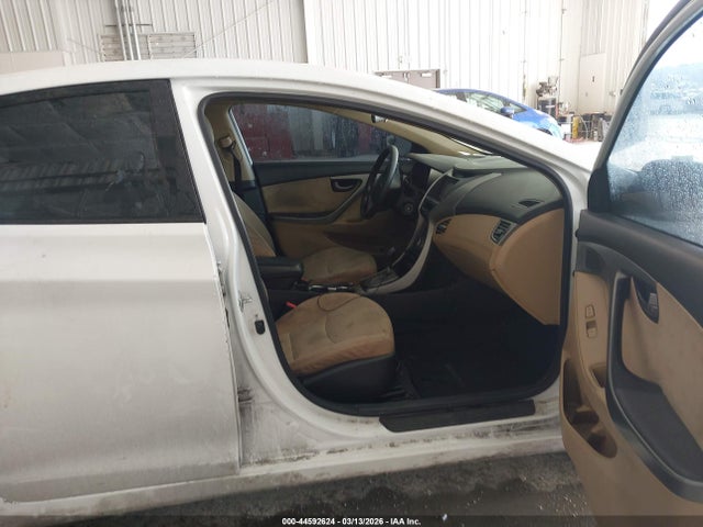 HYUNDAI ELANTRA GLS - 5