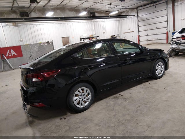 HYUNDAI ELANTRA SE - 4