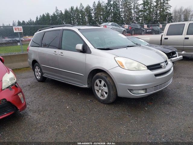 2004 TOYOTA SIENNA XLE