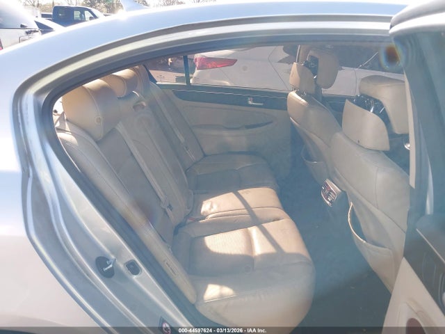 HYUNDAI GENESIS 4.6 - 8