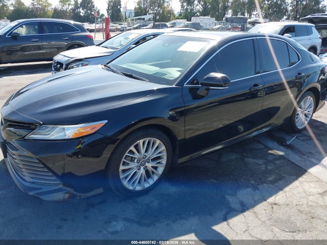 2018 Toyota CAMRY XLE V6 photo 2