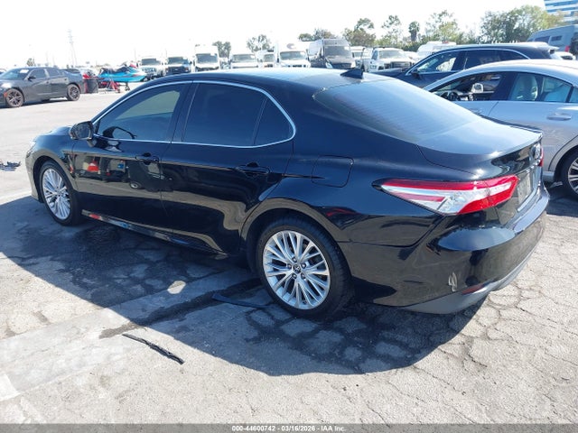 2018 Toyota CAMRY XLE V6 photo 3